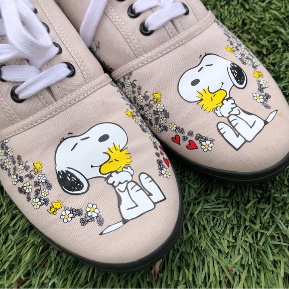 The Bradford Exchange Happiness is Friendship Peanuts Snoopy Sneakers - Picture 10 of 10